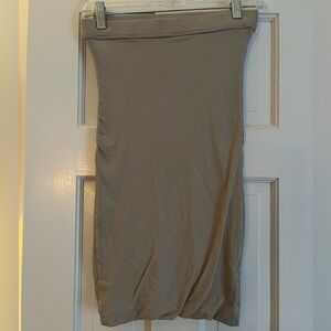 James Perse standard fitting skirt, camel in color-very flattering!NWOT-vintage!